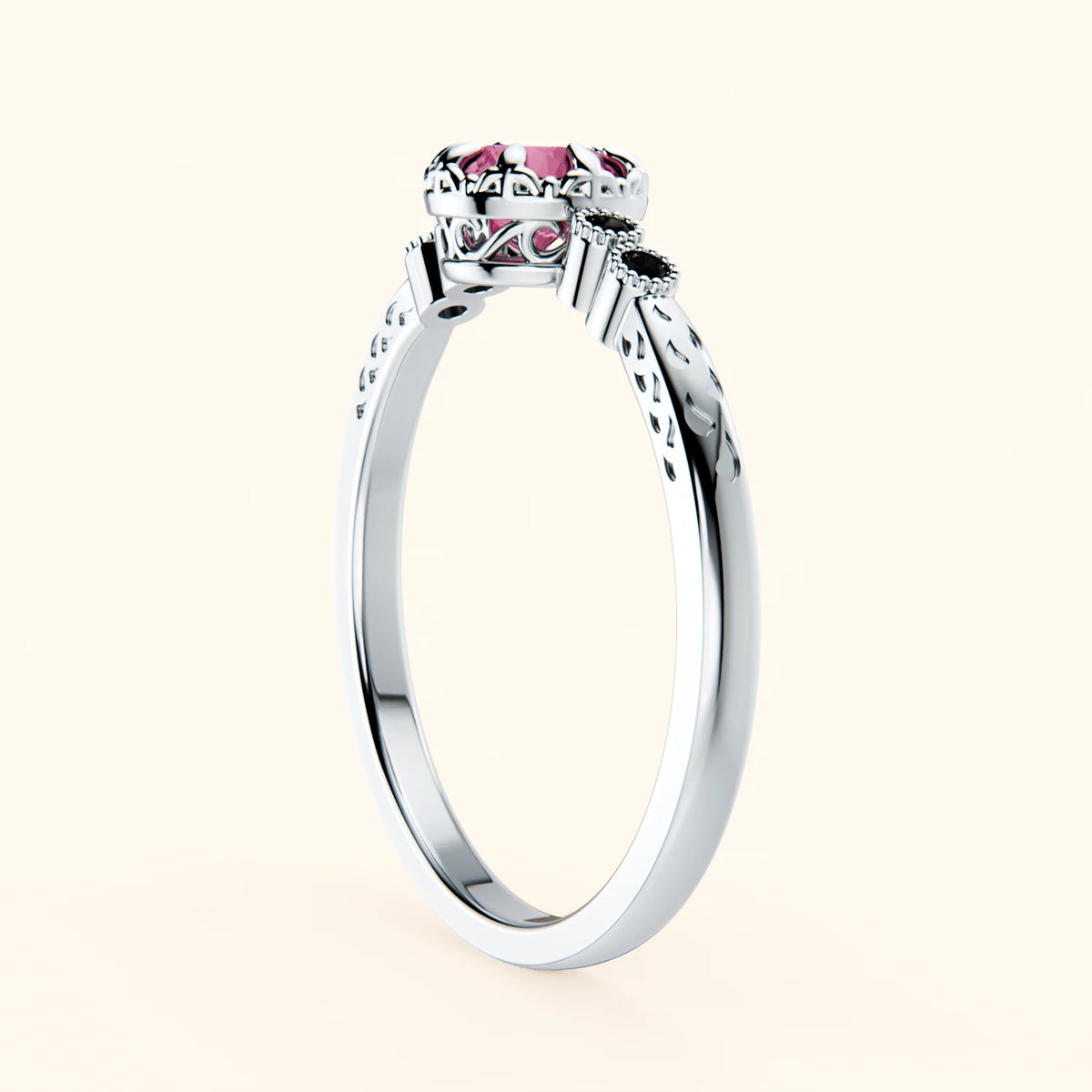Pierścionek zaręczynowy Clarté – Różowy szafir naturalny 0,60 ct, kamienie boczne: czarny diament