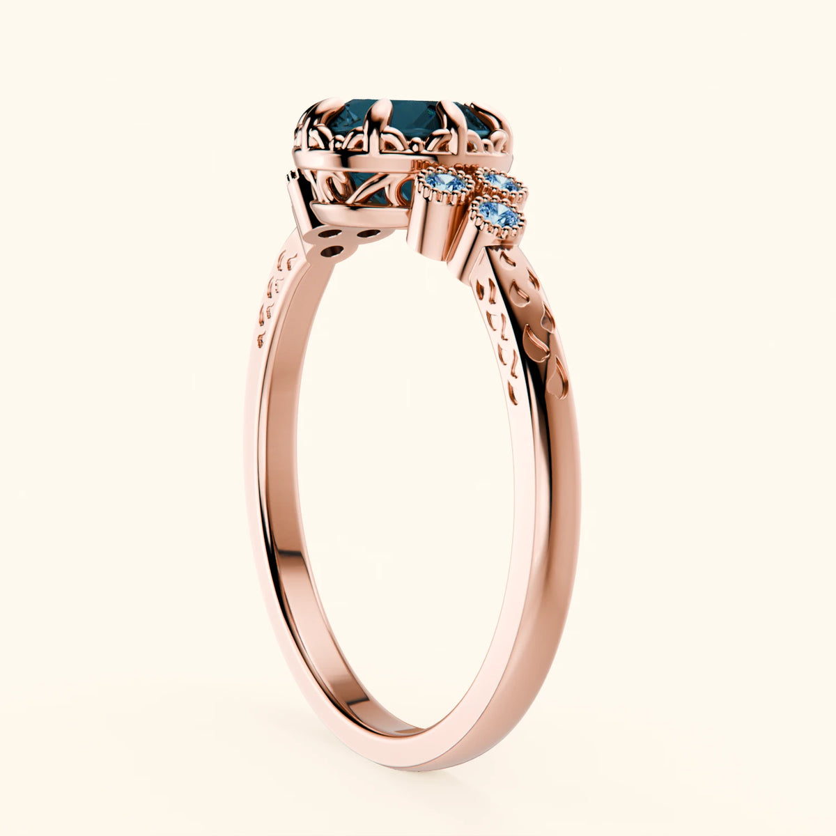 Pierścionek zaręczynowy Clarté – Topaz London Blue 0,85 ct, kamienie boczne: niebieski diament laboratoryjny