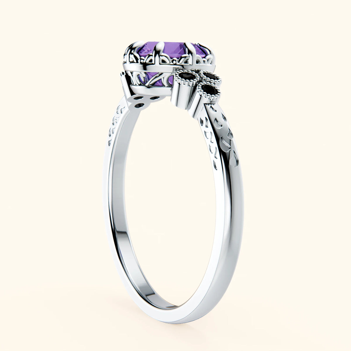 Pierścionek zaręczynowy Clarté – Ametyst 0,65 ct, kamienie boczne: czarny diament