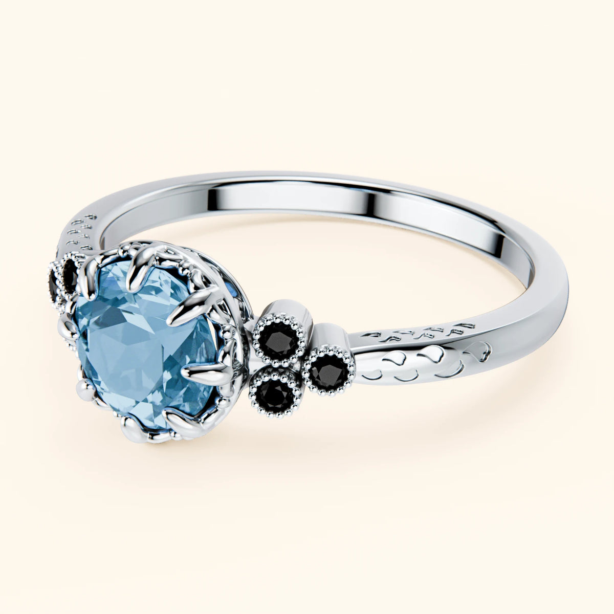 Pierścionek zaręczynowy Clarté – Topaz Swiss Blue 0,85 ct, kamienie boczne: czarny diament