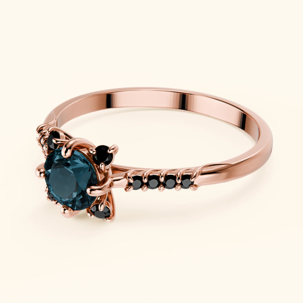 Pierścionek zaręczynowy Scintille – Topaz London Blue 0,50 ct, kamienie boczne: czarny diament