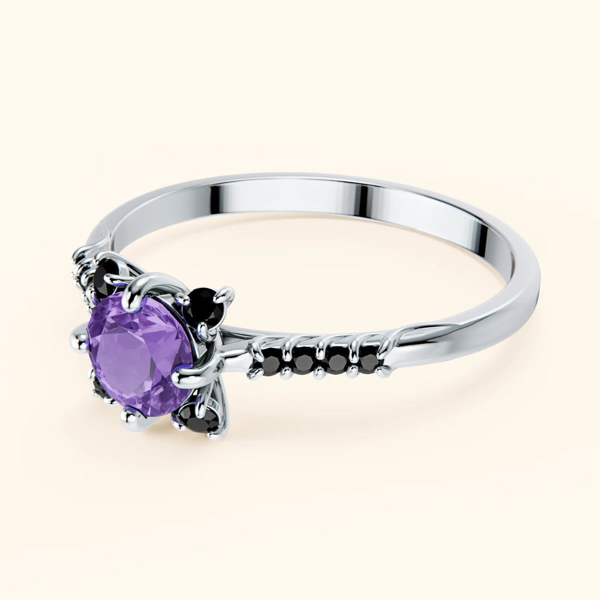 Pierścionek zaręczynowy Scintille – Ametyst 0,38 ct, kamienie boczne: czarny diament